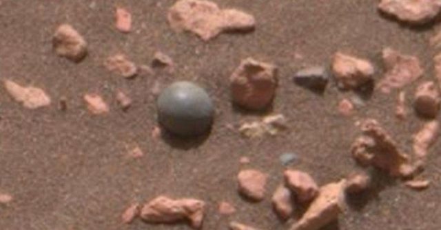 Vật thể hình cầu nghi đạn đại bác trên sao Hỏa !